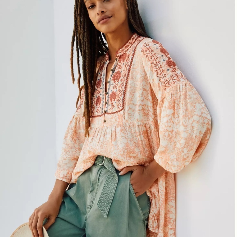 Anthropologie Medium Claudia Embroidered babydoll tunic top embroidered